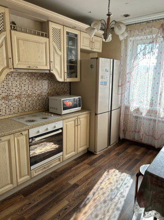 Продам 5 комнатную квартиру в Мариуполе Мариуполь