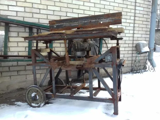 Фрезерный вертикальный станок, с регулировкой Донецк