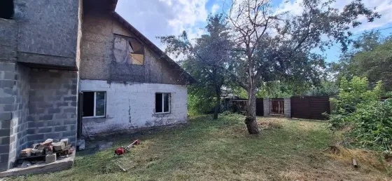 Продается 2-х этажная квартира на земле, ул. Трехгорная Донецк