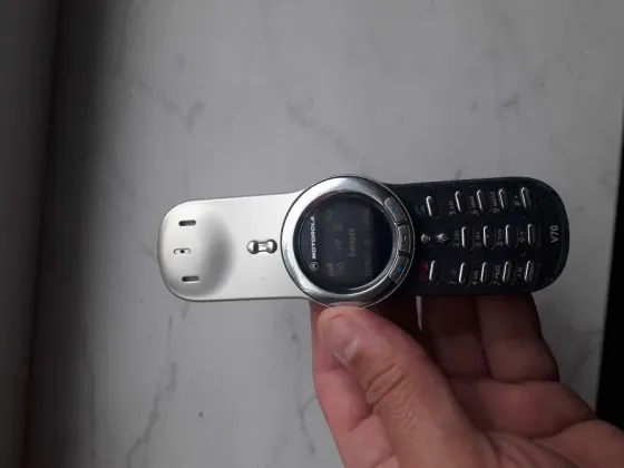 Motorola V70 (без вскрытий) + аккумулятор+зарядное(оригинал) Донецк