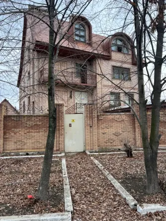 Дом в г.Шахтерск, 3- этажа Шахтерск