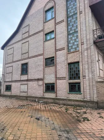 Дом в г.Шахтерск, 3- этажа Шахтерск