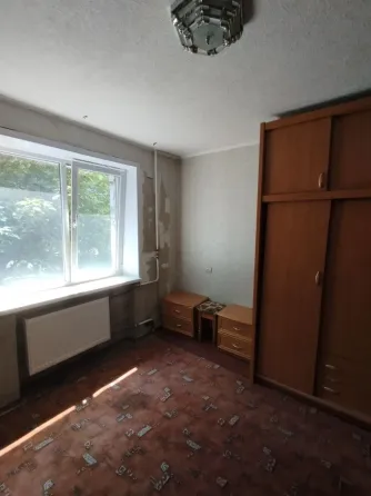 Продам 2 к.кв. на Октябрьской, 2эт. /6 эт., кирп.дом, разд. комнаты Донецк