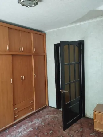 Продам 2 к.кв. на Октябрьской, больница, 2эт. /6 эт., кирп.дом, разд. комнаты, Донецк