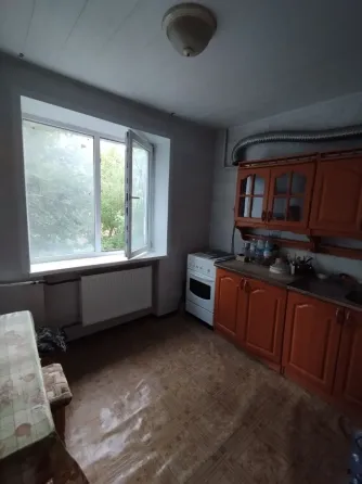 Продам 2 к.кв. на Октябрьской, 2эт. /6 эт., кирп.дом, разд. комнаты Донецк