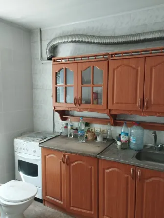 Продам 2 к.кв. на Октябрьской, больница, 2эт. /6 эт., кирп.дом, разд. комнаты, Донецк