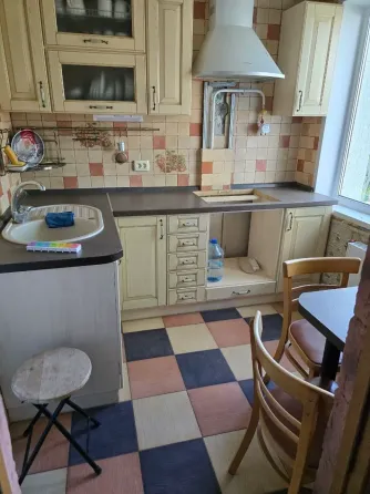 Продам 3-х комнатную ул.Зелинского Мариуполь