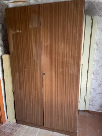 Продам 2-платяных шкафа б/у. Самовывоз. Макеевка