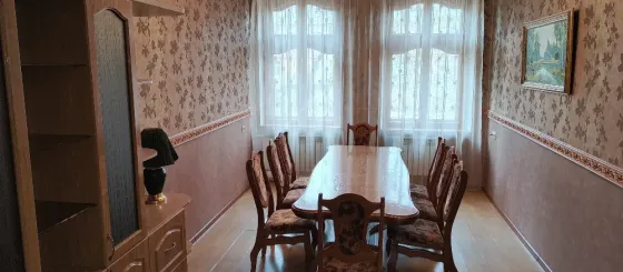 продам крупногабаритную квартиру в Ленинском районе Донецк