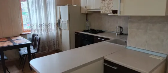 продам крупногабаритную квартиру в Ленинском районе Донецк