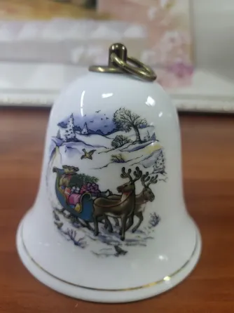 Два фарфоровых колокольчика с музыкальной шкатулкой. Донецк