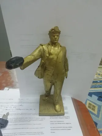 донецкий шахтёр ссср, бронза, краска, 1960-е. Донецк