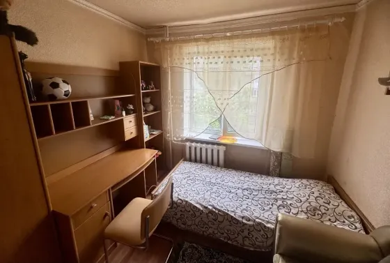 Выгодно продам квартиру 3 комнатную Енакиево