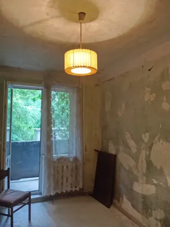 3комн.2эт/9 Калининский р-н Центр Донецк