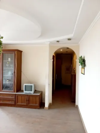 Продаю долю в 2 ком. квартире , Ленинский район Донецк