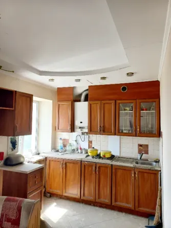 Продаю долю в 2 ком. квартире , Ленинский район Донецк