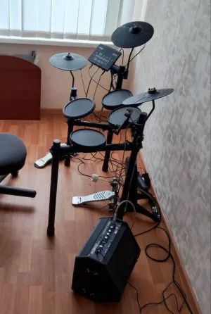 Электронная ударная установка Yamaha DTX452K и комбик Донецк