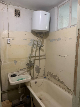 Продам 1км.кв 17мкр.ул.Куприна Центральный район Мариуполь