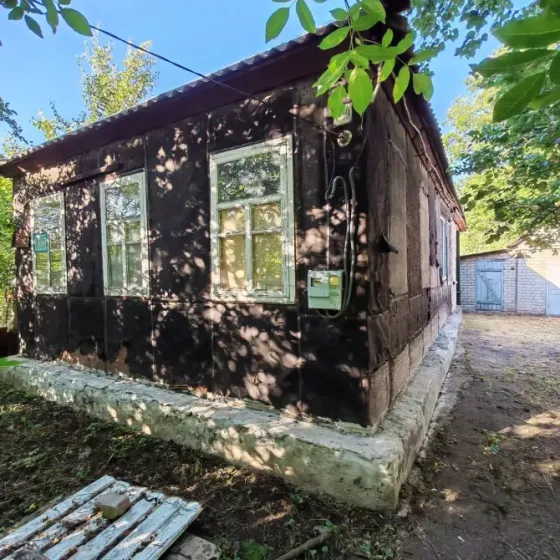 Иловайск, ул. Войкова, продам дом шпальный с печным отоплением, в жилом состоянии, г. Иловайск Иловайск