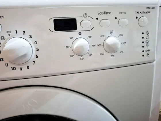 Продам стиральную машину indesit 51051 Енакиево