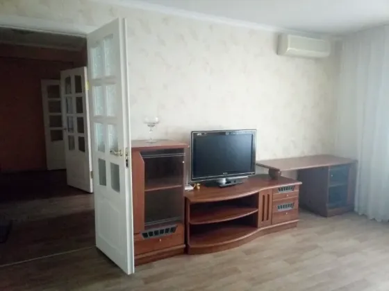Продам четырёхкомнатную квартиру в Калининском районе. Донецк