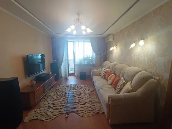 продам 2-комнатную квартиру на пл.Ленина Донецк