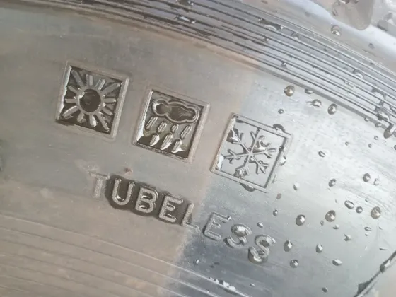 Продаю два новых ската 235 75 15 кама Донецк