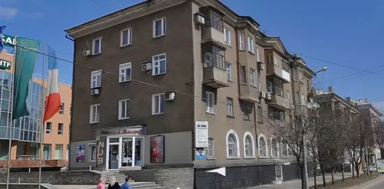 Продам 2 к.кв Богдана Хмельницкого центр напротив Чача Пури Донецк