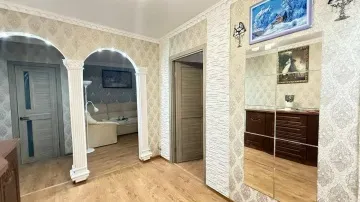 Сдам трёхкомнатную квартиру пр. Нахимова шикарный ремонт Мариуполь