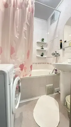 Сдам трёхкомнатную квартиру пр. Нахимова шикарный ремонт Мариуполь