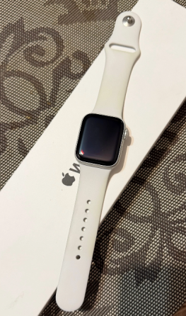 Продам смарт часы Apple Watch SE 2022 Донецк