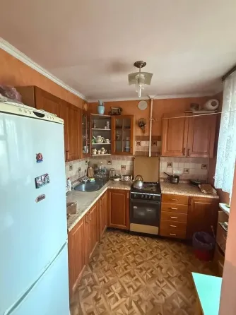 Продается 2-комнатная квартира в Калининском районе Донецк