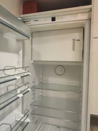 Продам отличную новую с новым ремонтом 2к.кв 80кв м Медучилище б.Шевченко Донецк