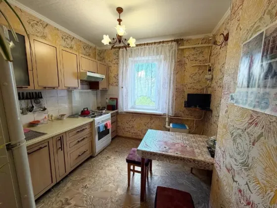 Сдаётся трёхкомнатная квартира Мариуполь