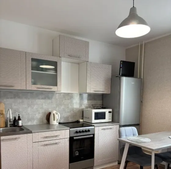 Сдается уютная укомплектованная 1-к квартира 42 м², 5 этаж.Будённовский район Донецк
