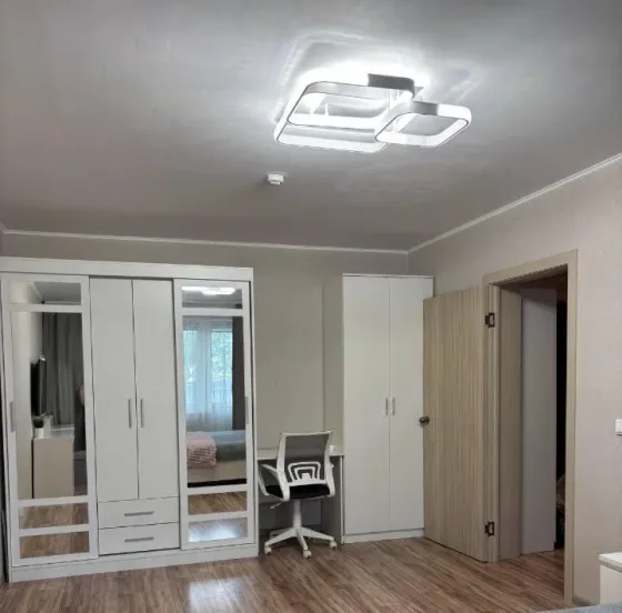 Сдается уютная укомплектованная 1-к квартира 42 м², 5 этаж.Будённовский район Донецк