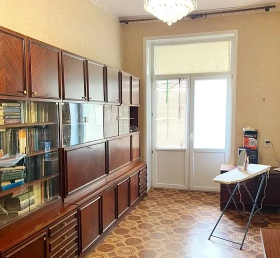 Продам 2к.кв. Сталинка. Ворошиловский р-н. Ориентир ога. ул.Университетская. Донецк