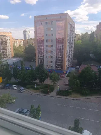 продам 2-комнатную квартиру на пл.Ленина Донецк