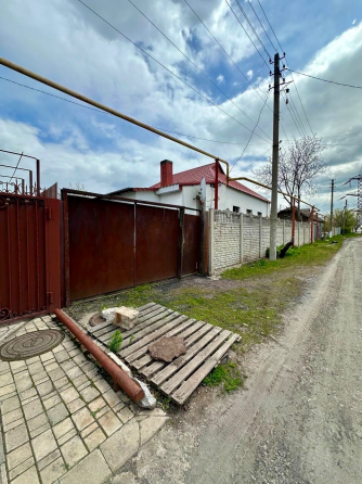 Продается дом с приватизированной землей в Ленинском Донецк