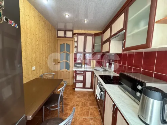 Продается просторная трехкомнатная квартира в Центральном районе Мариуполь