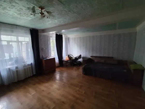 Продается 3-комн. квартира, г.Торез, м-н 4 (перепланирована в 2-комн.) Торез