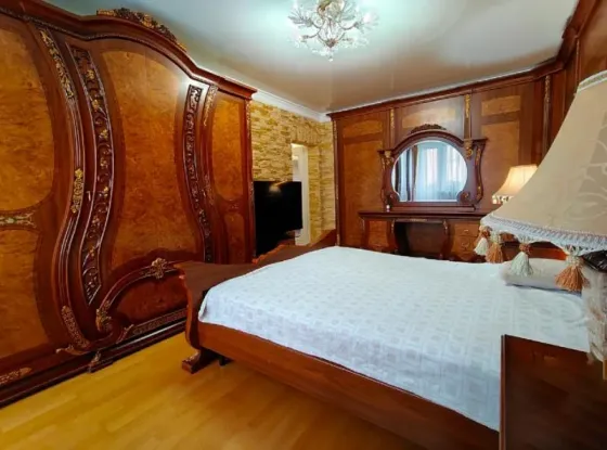4-комнатная квартира,90м2,Кировский р-н,о-р Ледовый дворец.Цена 6,950млн Донецк