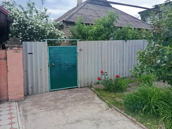 Продам дом в городе Енакиево возле Горного Техникума. Енакиево