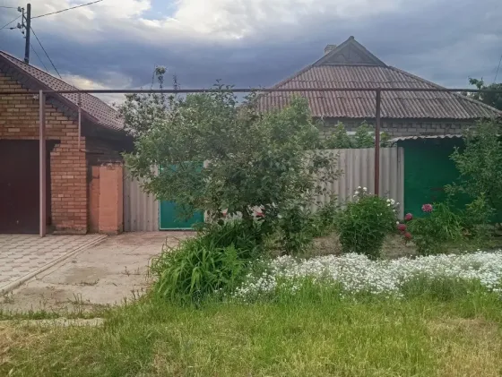 Продам дом в городе Енакиево возле Горного Техникума. Енакиево