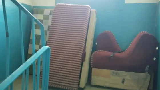 Отдам бесплатно диван Донецк
