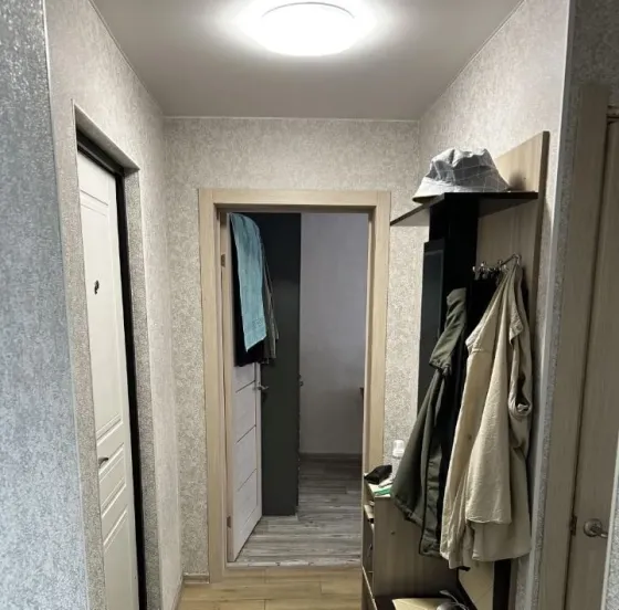 Сдам на длительный период двухкомнатную квартиру, пятый этаж, 44 кв. м Донецк