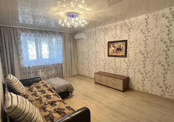 Сдам двушку в калининском районе 66 кв.м. Донецк
