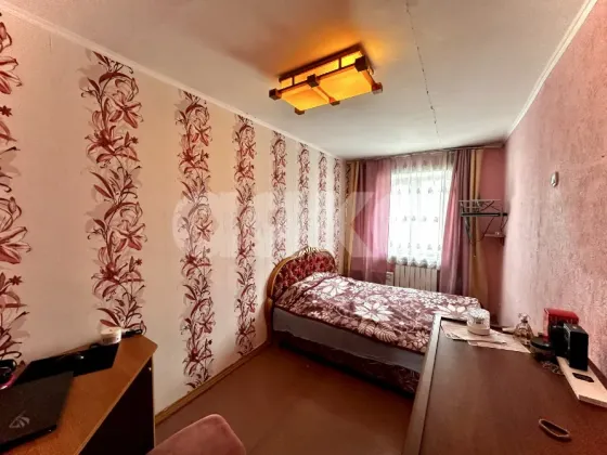 Продаётся трехкомнатная квартира с мебелью в Ильичевском районе Мариуполь