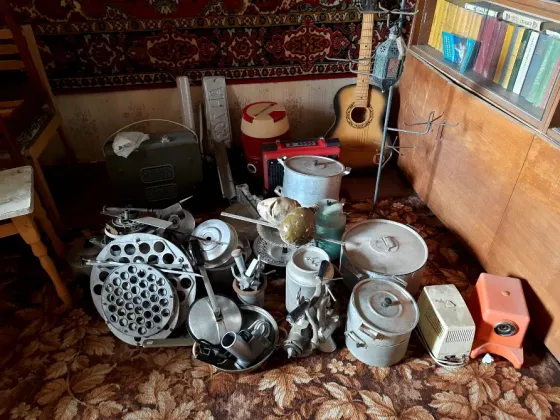 Продам аллюминиевую посуду, гитару, бабинный магнитофон, печатнаю машинку, кондиционер напольный Донецк