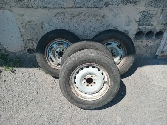 Продаю четыре колеса на ваз,р 13 Донецк